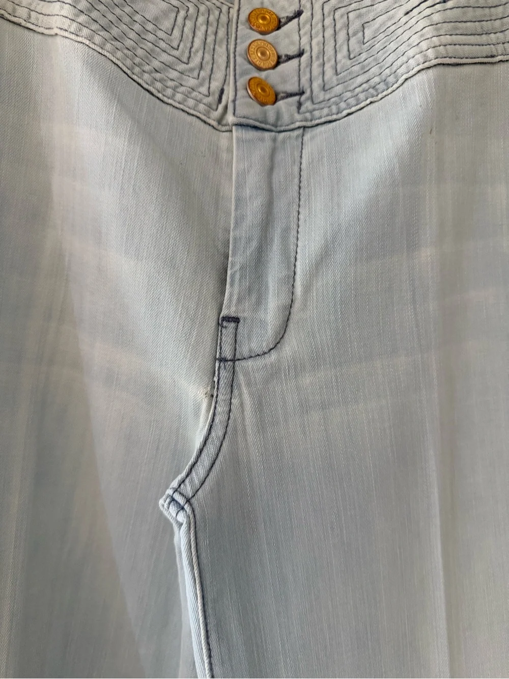 7 For All Mankind Light Blue Wide Leg Jeans with Gold Buttons - Picture 4 of 9